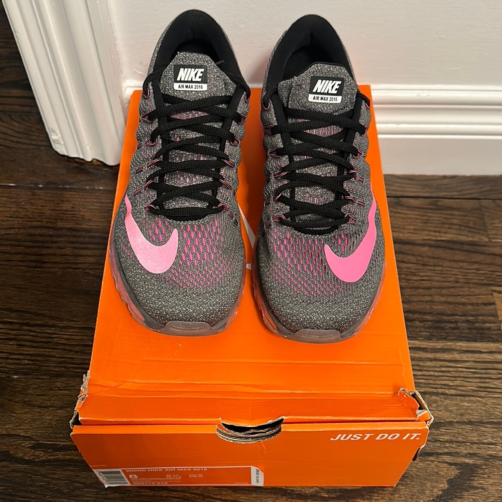 Nike women’s Air Max 2016 size 8 gray and pink